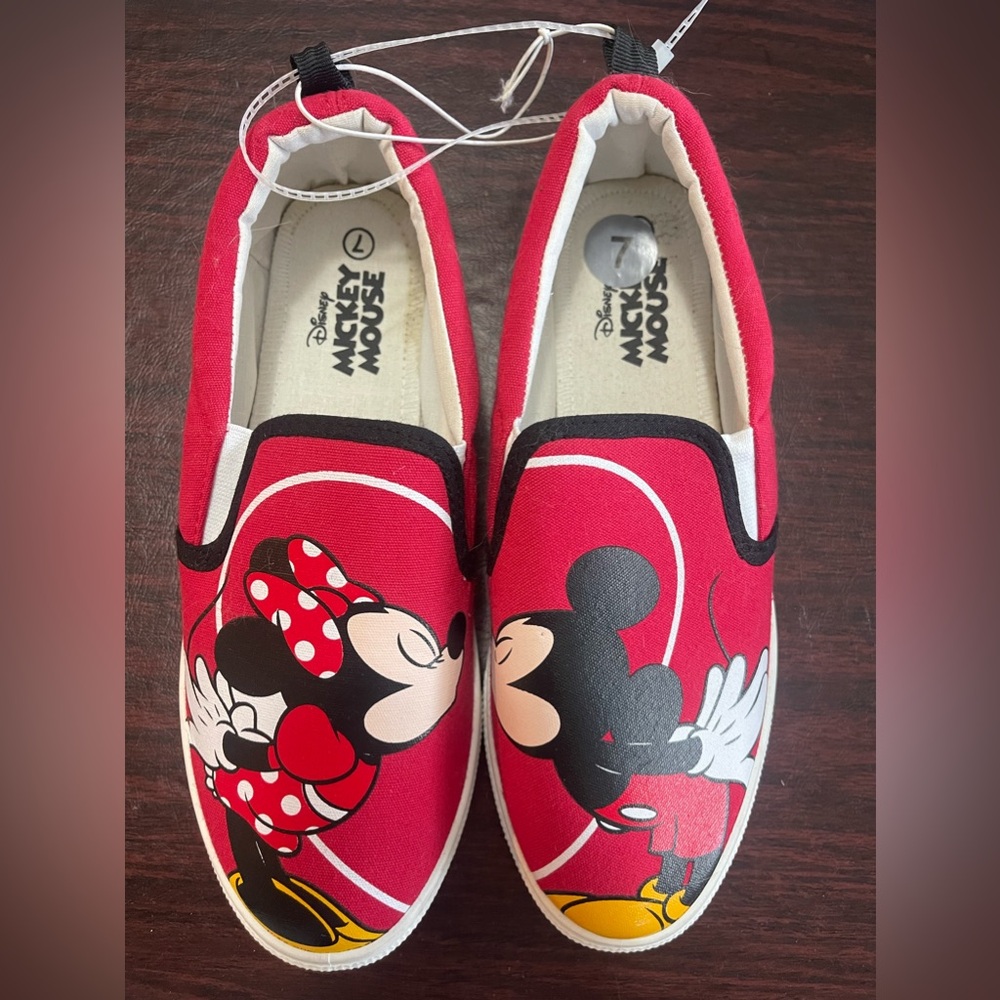 NWOT Disney Mickey and Minnie shoes size 7 sfh